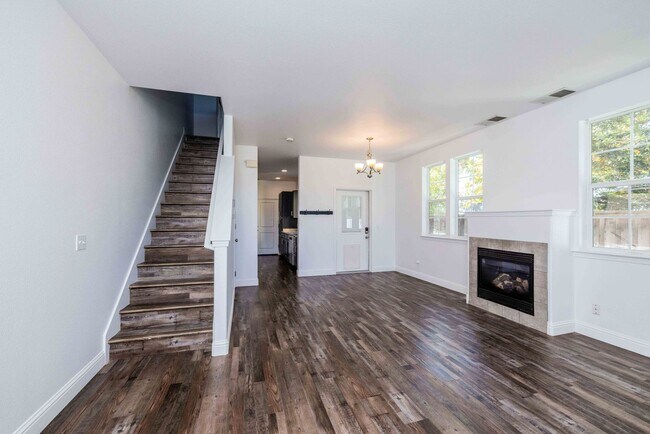 Building Photo - MOVE IN SPECIAL!!! $500 OFF FIRST MONTHS RENT! Come check out this lovely 3 bedroom 2.5 bath home...