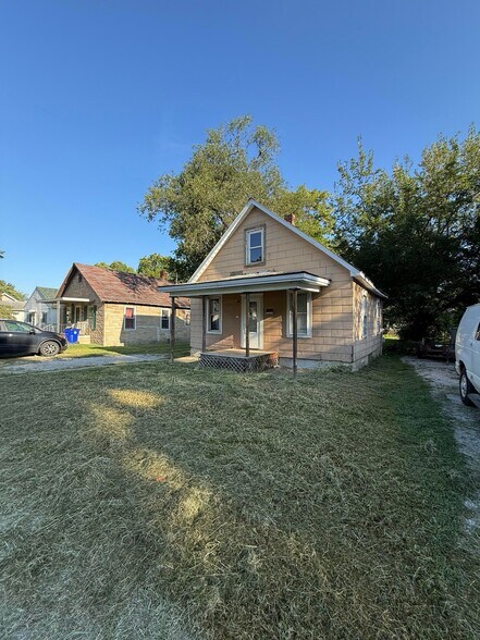 Building Photo - 1286 E Vanderhoof St