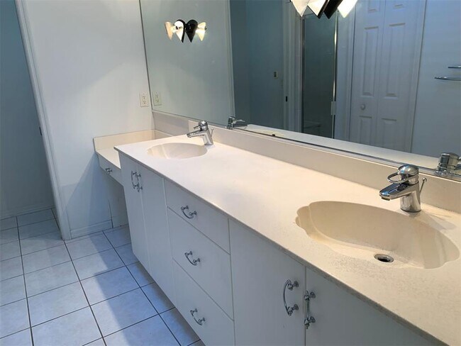 Building Photo - 109 Kings Dr