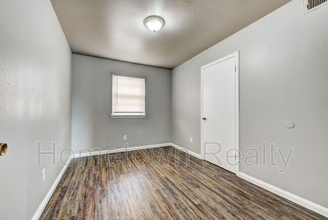 Building Photo - 1308 Mcdonald Dr