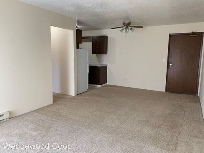 Building Photo - 2555-2557 Wedgewood Rd