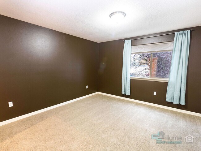 Building Photo - 5215 SE Pardee St