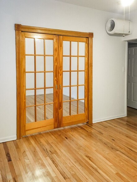 Building Photo - 1954 W Winona St