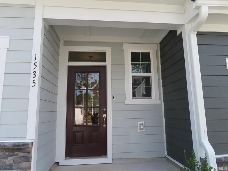 Building Photo - Room in Townhome on Chirping Bird Ct