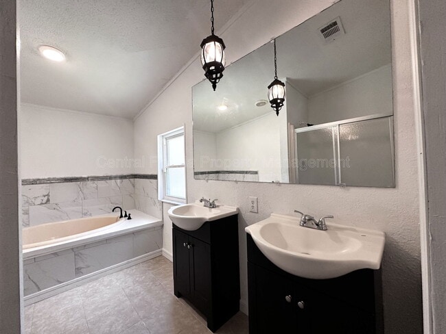 Building Photo - 2325 Salt Creek Trail