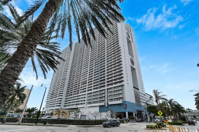 Building Photo - 1717 N Bayshore Dr