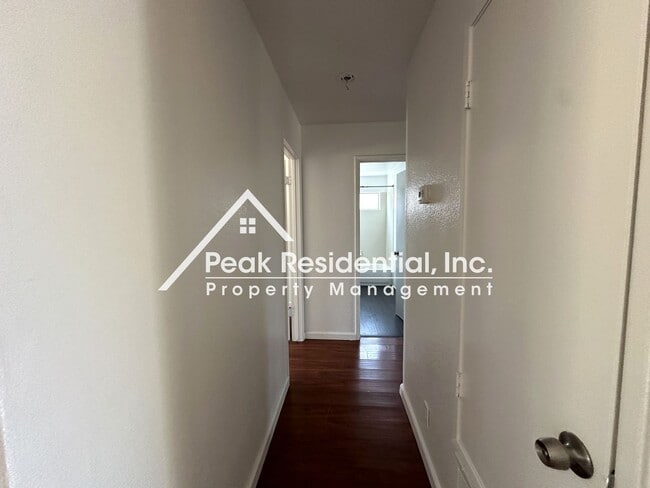 Building Photo - Spacious 3bd/2ba House with 2 Car Garage