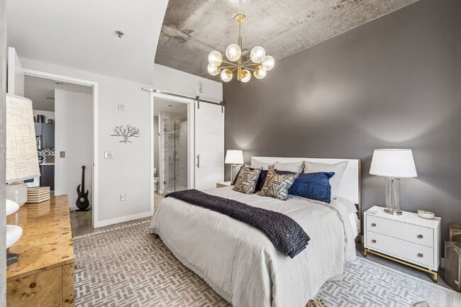 Building Photo - Move-In Ready ICON Condo in The Gulch, Designer Furnished Option, Rare Same-Floor Parking, 2BR wi...