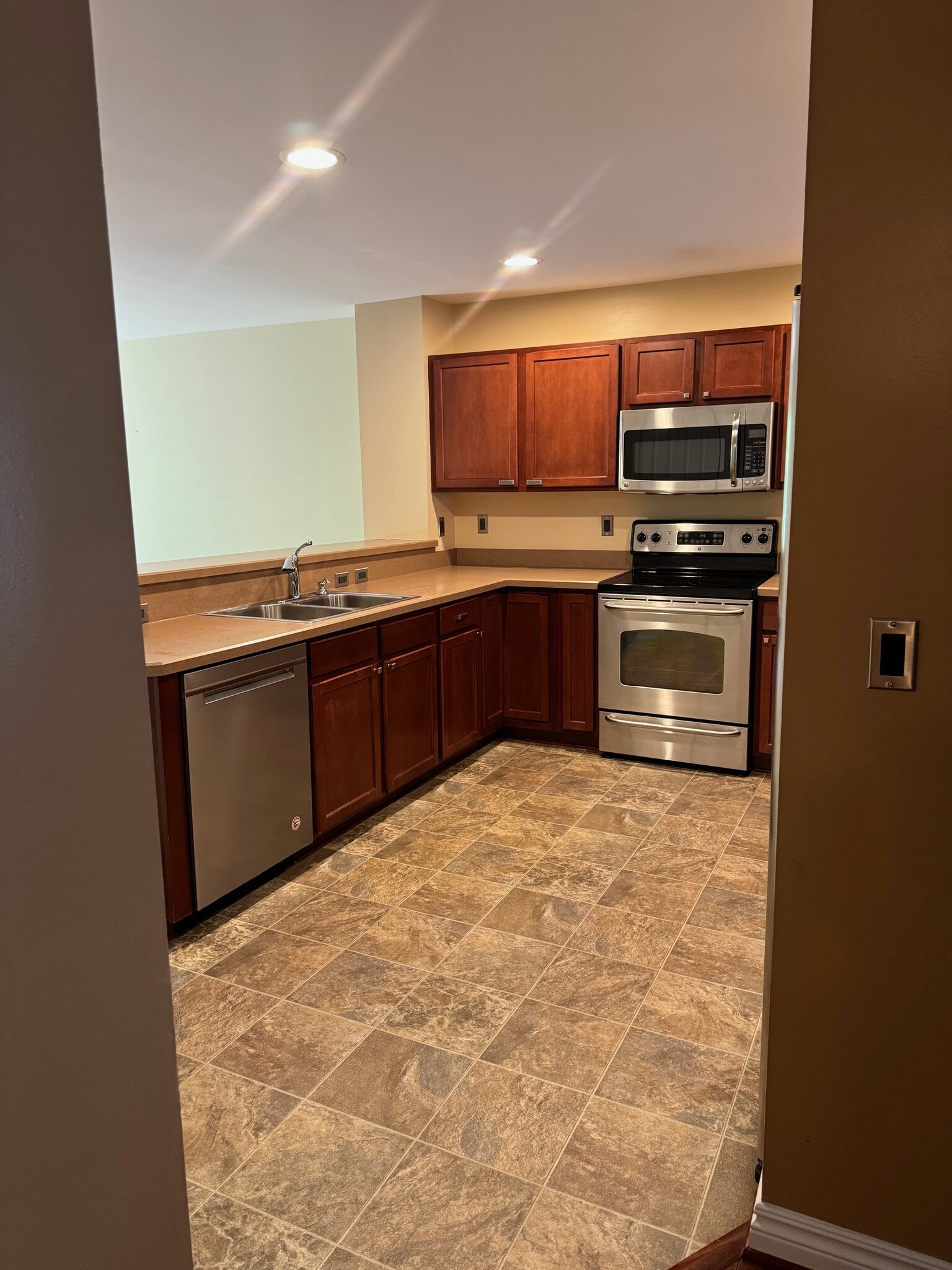 Kitchen - 52 Grandview Cir