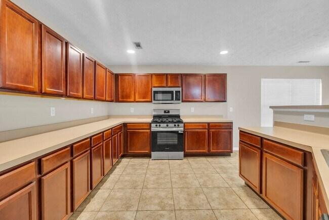 Building Photo - PRICE DROP!!! 3 BEDROOM 2.5 BATH SOUTH FULTON HOME!!