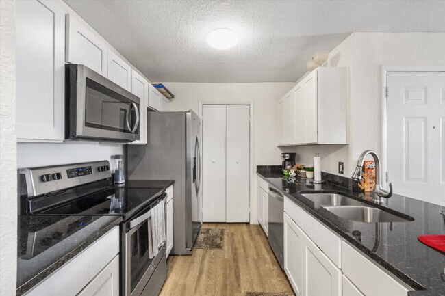 Building Photo - 4561 Southfield Ave