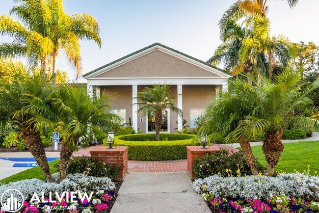 Building Photo - Fully Furnished Condo (2 Bed/2 Bath + Den) Nestled in the Coveted Newport Heights Community!