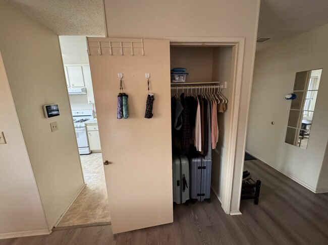 Building Photo - 8364 Summerdale Rd