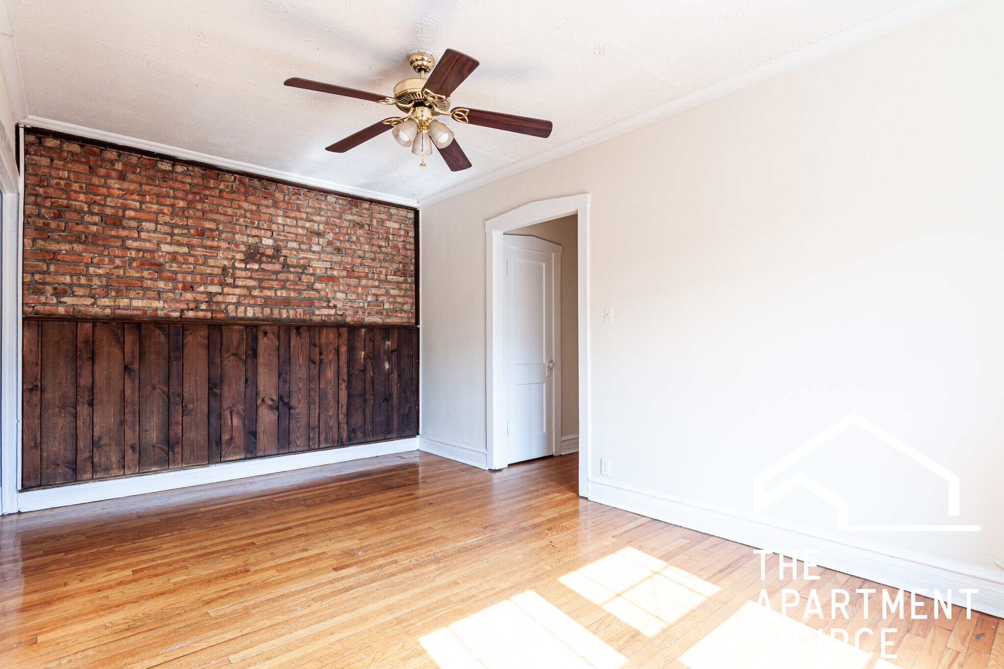 Building Photo - 957 W Cornelia Ave