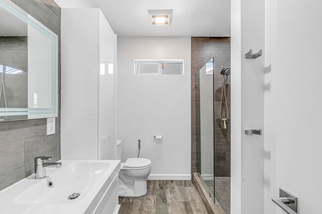 Building Photo - 3620 Tuller Ave