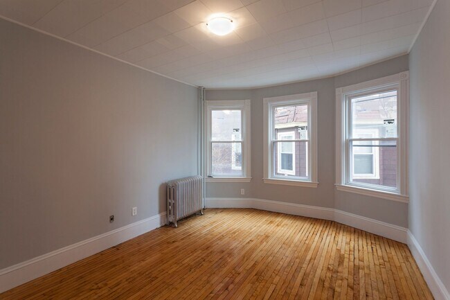 Building Photo - 9/1 No Fee! Two-level 5BR/3BA near Porter Sq!