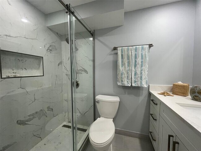 Building Photo - 4629 Poinciana St