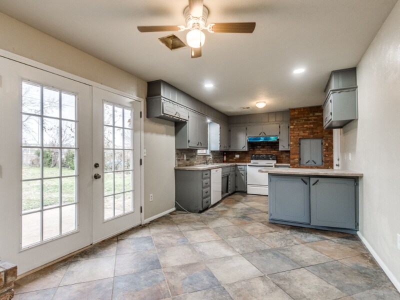 Building Photo - 8604 NE 33rd St