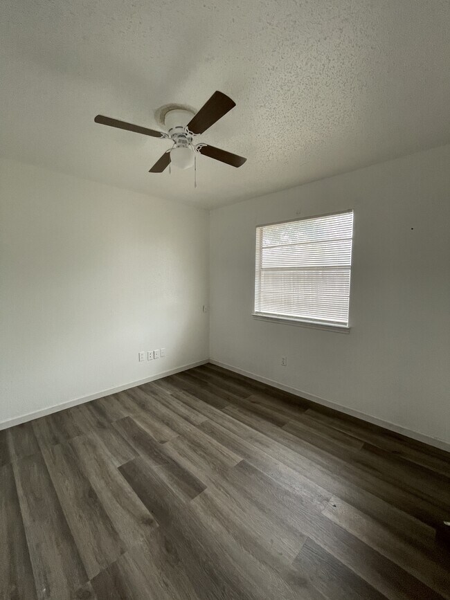 Building Photo - 2730 Mud Lake Dr