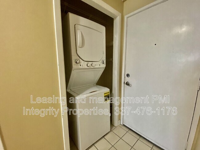 Building Photo - 11550 Southfork Ave