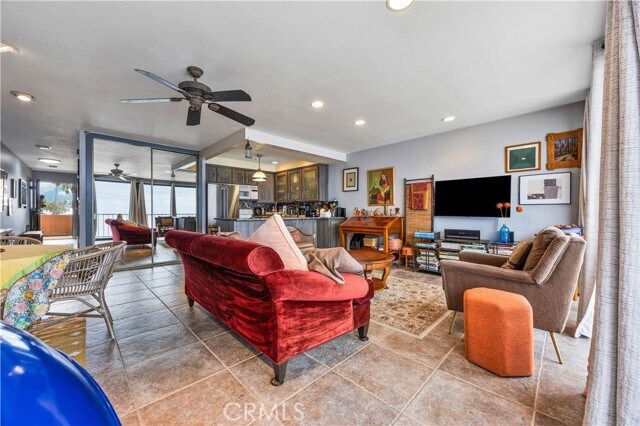 Building Photo - 721 Esplanade