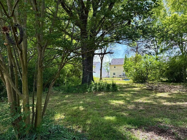 Building Photo - 3-bedroom, 1-bath Brick Home