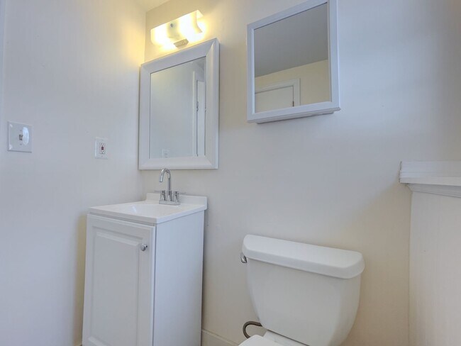 Building Photo - Spacious 4BR/2.5BA/2Car Garage Home with Finished Basement & Hardwood Floors – Gales Ferry