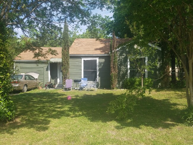 Primary Photo - 1107 Pecan Ave