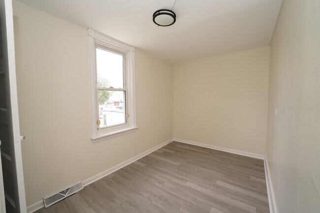 bedroom 2 - 407 S Claymont St