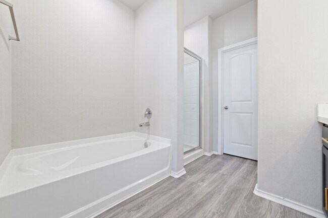 Building Photo - 6123 Yesenia St