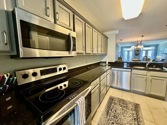 Building Photo - Beautiful Two Bedroom Fully Furnished Townhome Located in Bluffton Village!