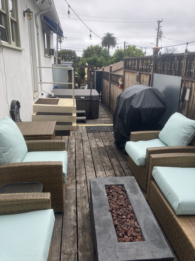 side bbq lounge - 1832 18th St
