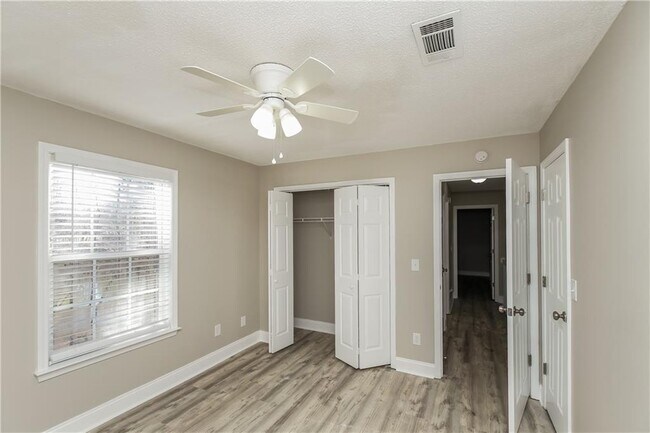 Building Photo - 105 Legend Creek Hollow