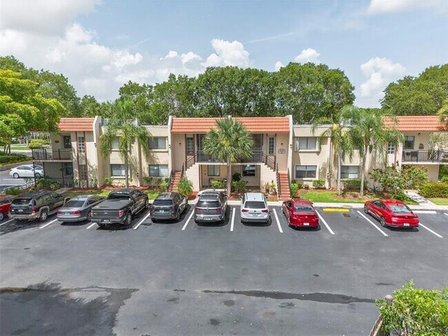 Building Photo - 412 Lakeview Dr