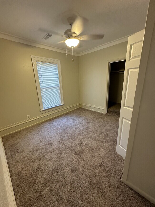 Building Photo - 3-Bedroom Duplex