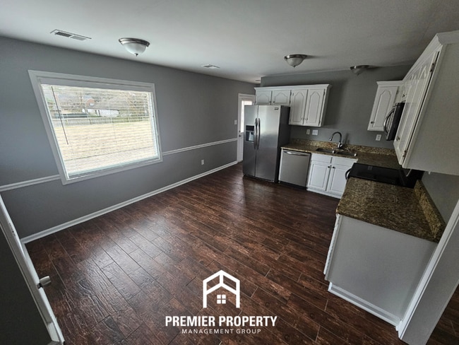 Building Photo - Spacious 4BR Germantown Home w/ Fireplace & Fenced Yard