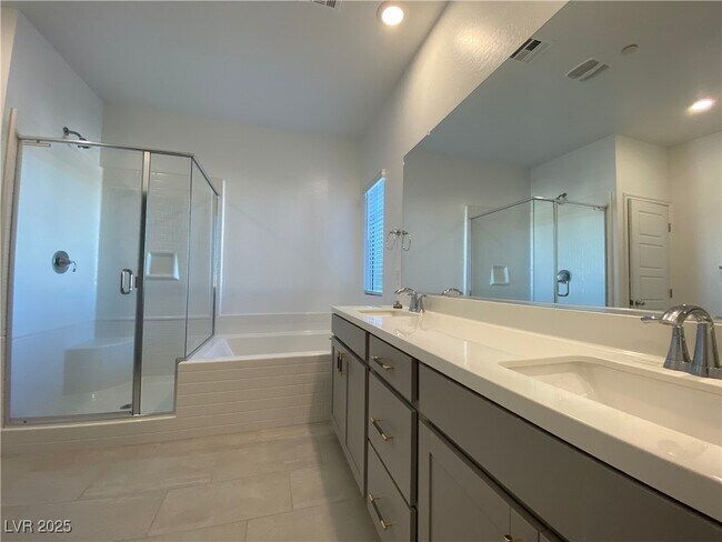 Building Photo - 600 Carriage Hill Dr