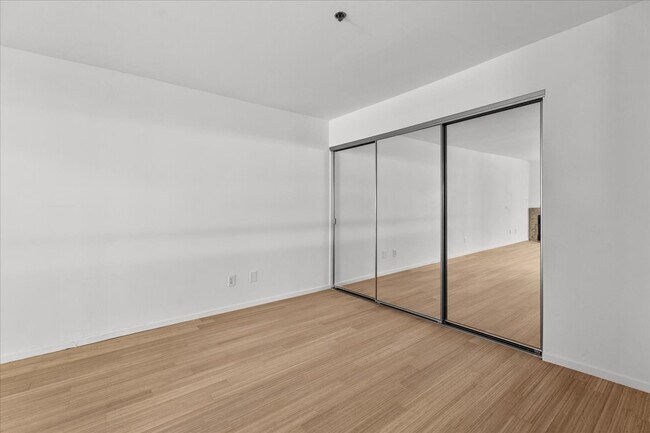 Building Photo - 10960 Ashton Ave