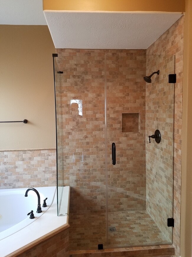 Building Photo - 2103 Blue Water Bay Dr