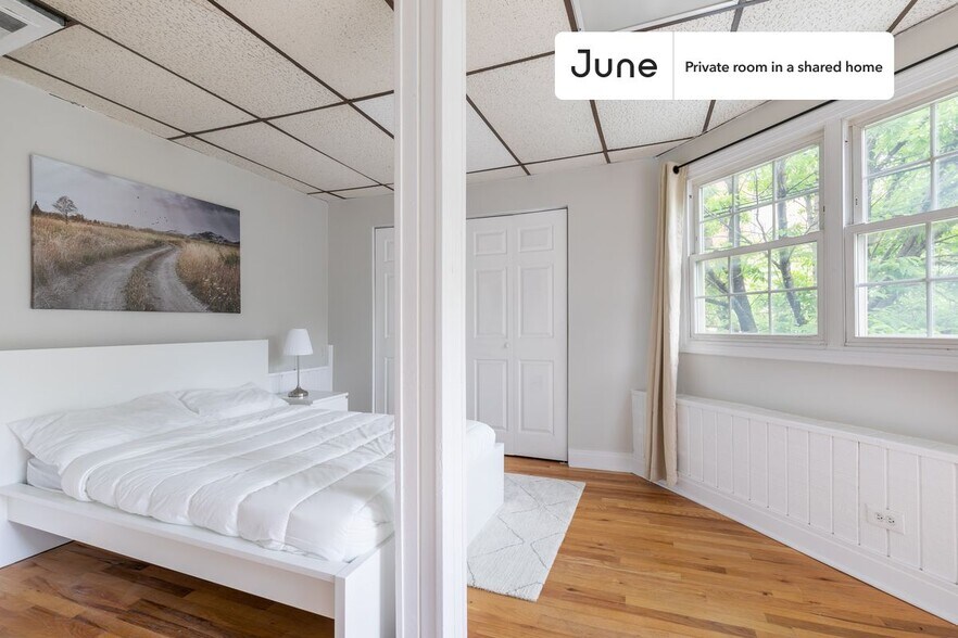 Primary Photo - Room in Shared 4 bed/2 bath home