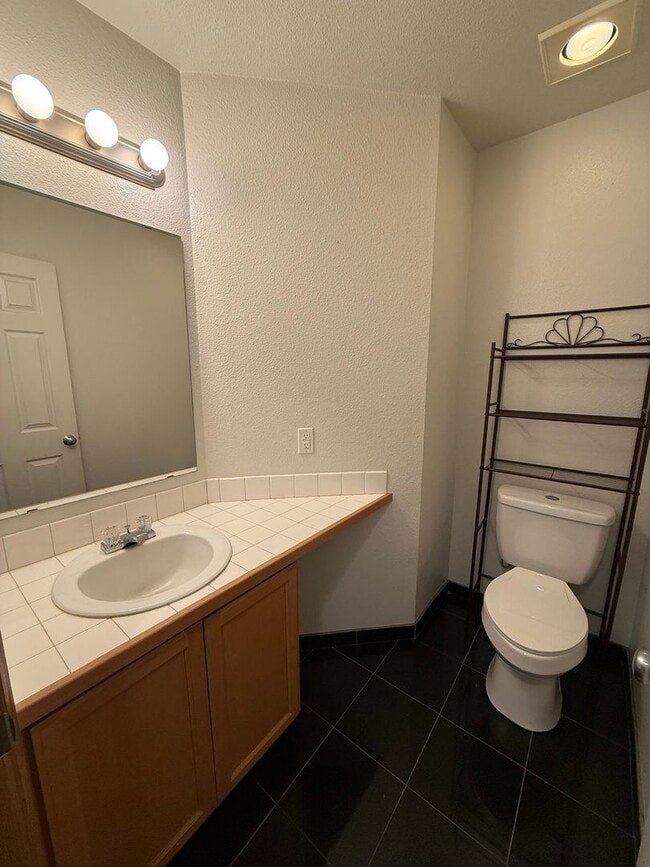 Building Photo - 4 bedroom townhome in Alicia Meadows with $500.00 off February rent if moved in by January end!