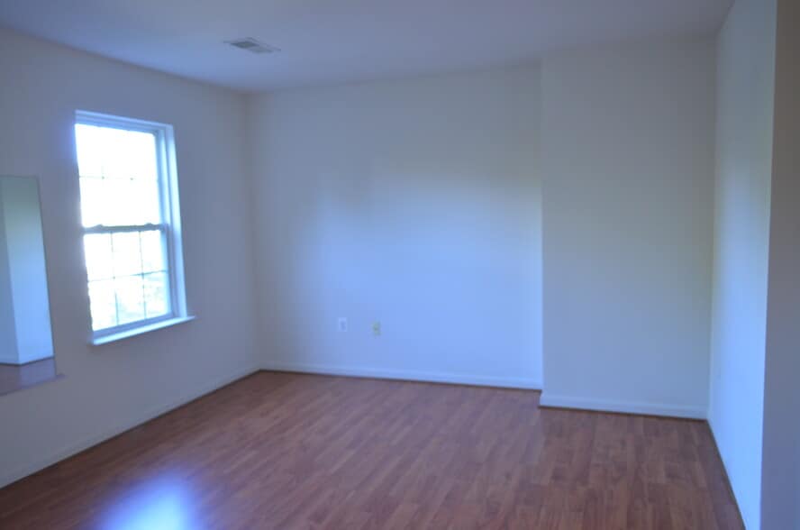 Building Photo - 8114 Pepper Ridge Way