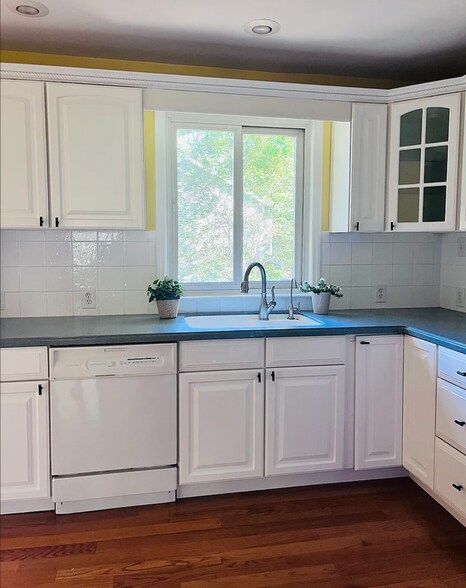 Building Photo - 60 Voorhis Pl