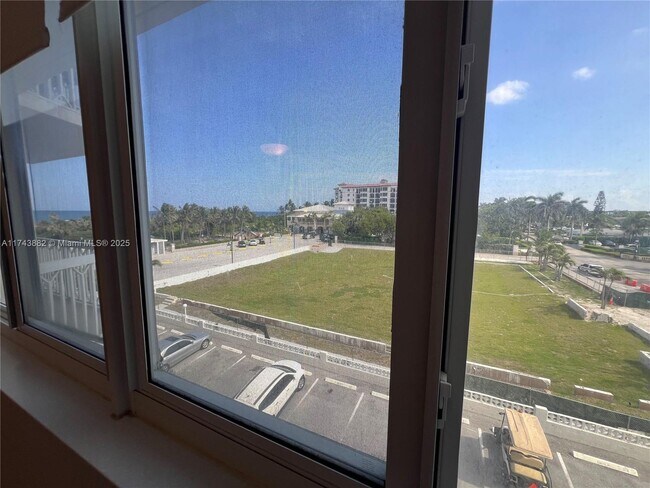 Building Photo - 125 S Ocean Ave