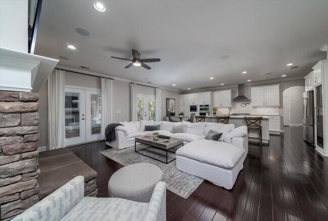 Building Photo - 1005 Mt Whitney Dr