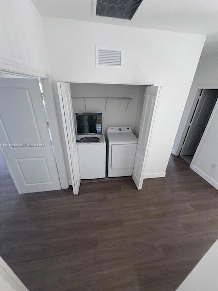 Building Photo - 157 NE 27th Terrace