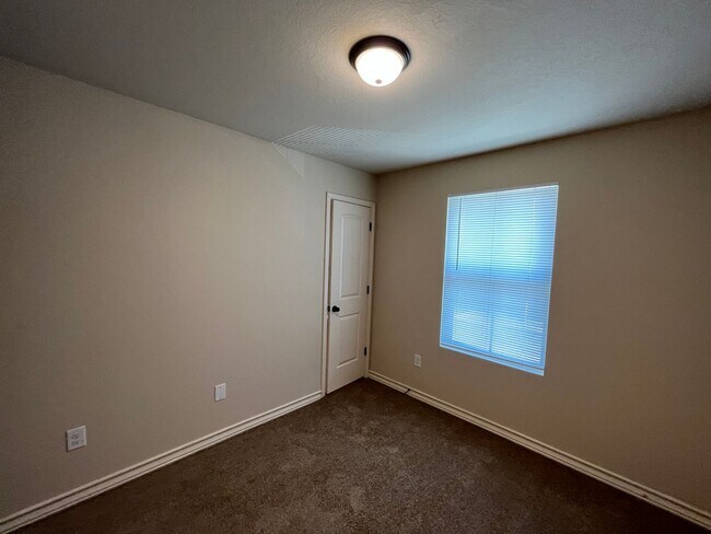 Building Photo - 7011 Micayla Cv