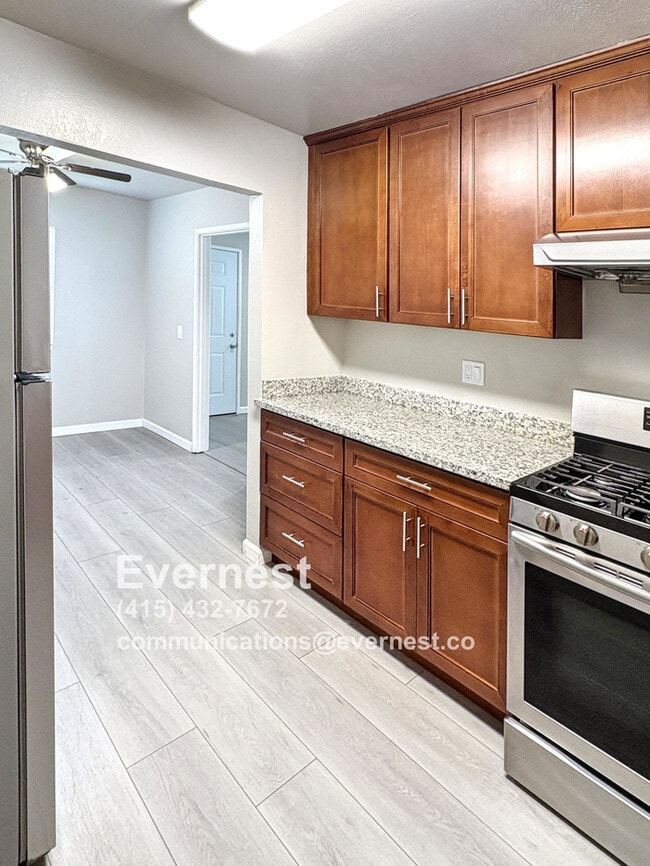 Building Photo - Charming 2-Bedroom, 1-Bathroom House in a ...
