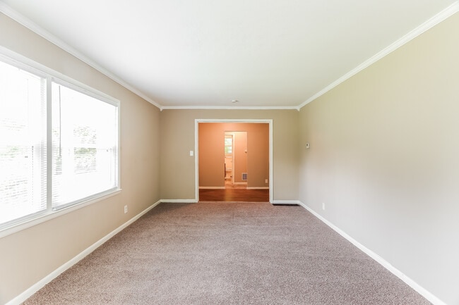 Building Photo - 109 Howle Ave