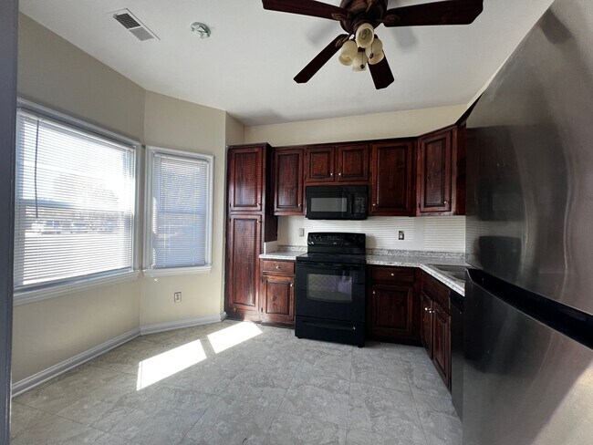 Building Photo - Great Bridge Townhouse For Rent